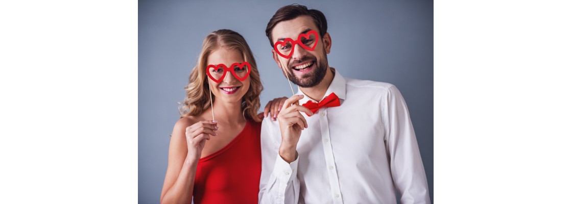 https://www.funkyreaders.co.uk/image/cache/catalog/a%20Licensed%20images/beautiful-romantic-couple-with-funky-reading-glasses-2024-10-18-08-24-18-utc-1120x400.png