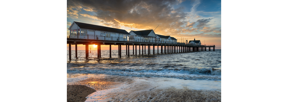 https://www.funkyreaders.co.uk/image/cache/catalog/a%20Licensed%20images/sunrise-over-the-pier-at-southwold-2024-10-18-04-32-21-utc-1120x400.png